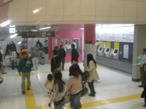 徳重駅構内