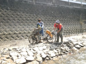 自転車を回収中!